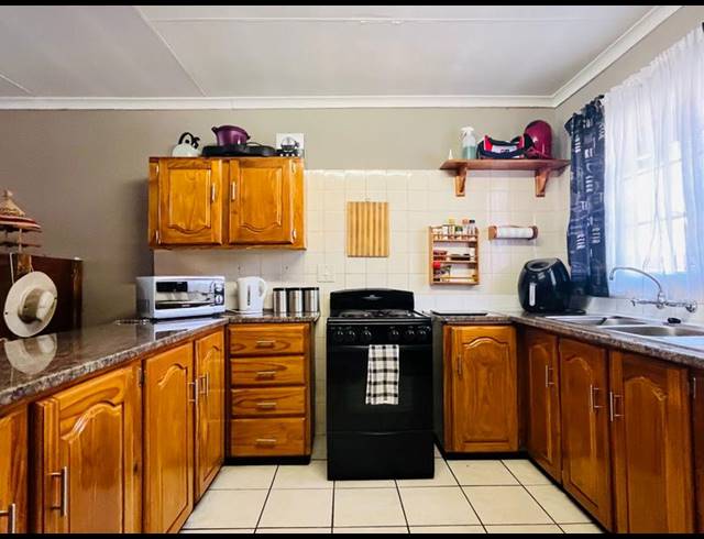 3 BEDROOM TOWNHOUSE FOR SALE IN WALDRIFT